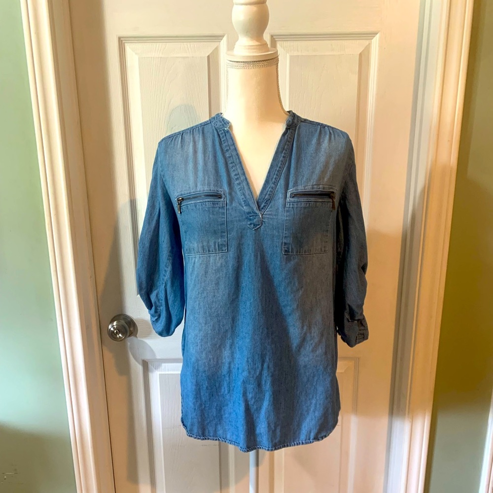 Womens Medium soft denim 100% cotton top. EUC. My Michelle. 25” long in front